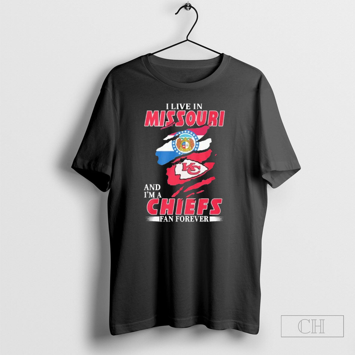 I Live In Missouri And Im A Kansas City Chiefs Fan Forever Shirt Tee