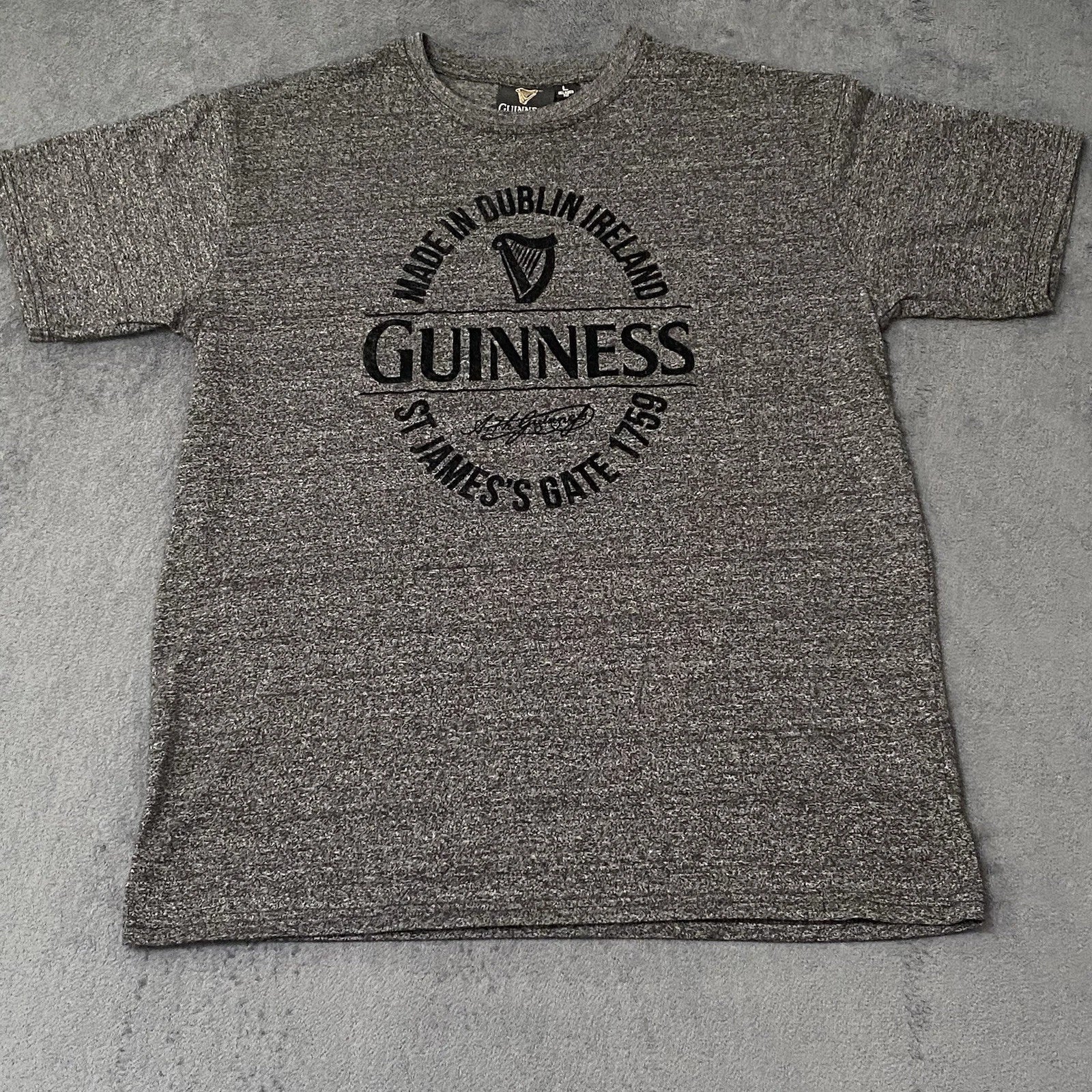 Guinness Graphic Print T Shirt Mens L Gray Felted Raised Signature Logo Tee