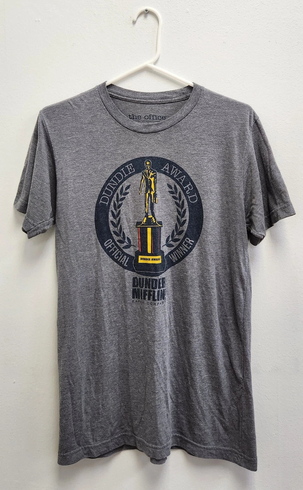 The Office Dundie Award Official Winner T-Shirt Men's Medium Dunder Mifflin Gray